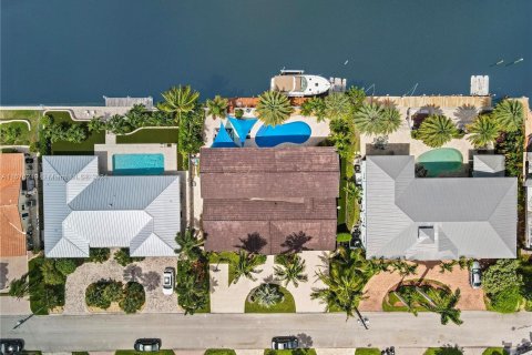 House in Lighthouse Point, Florida 5 bedrooms, 408.86 sq.m. № 1400323 - photo 2