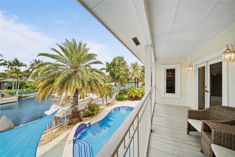 House in Lighthouse Point, Florida 5 bedrooms, 408.86 sq.m. № 1400323 - photo 30