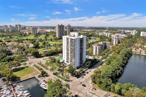 Condo in Aventura, Florida, 2 bedrooms  № 1400324 - photo 18