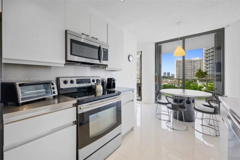 Condominio en venta en Aventura, Florida, 2 dormitorios, 140.1 m2 № 1400327 - foto 9