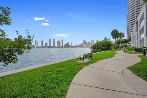 Condominio en venta en Aventura, Florida, 2 dormitorios, 140.1 m2 № 1400327 - foto 22