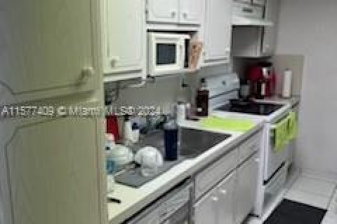 Studio in the Condo in Sunny Isles Beach, Florida  № 1146868 - photo 9