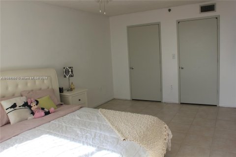 Copropriété à vendre à Miami, Floride: 2 chambres, 85.28 m2 № 1146823 - photo 13