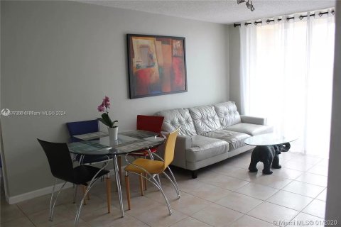 Condominio en venta en Miami, Florida, 2 dormitorios, 85.28 m2 № 1146823 - foto 3