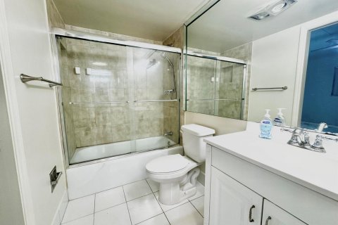 Condo in Boca Raton, Florida, 2 bedrooms  № 1189626 - photo 1