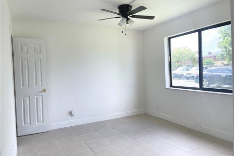 Condo in Pompano Beach, Florida, 2 bedrooms  № 1186979 - photo 9