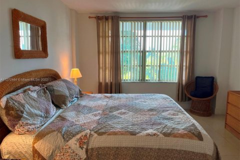 Condo in Key Biscayne, Florida, 1 bedroom  № 123404 - photo 14