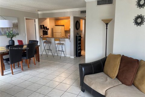 Copropriété à vendre à Hialeah, Floride: 2 chambres, 84.36 m2 № 1351996 - photo 2