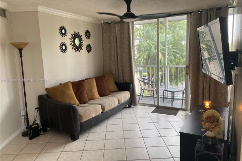 Copropriété à vendre à Hialeah, Floride: 2 chambres, 84.36 m2 № 1351996 - photo 1