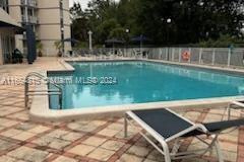 Condominio en venta en Hialeah, Florida, 2 dormitorios, 84.36 m2 № 1351996 - foto 13