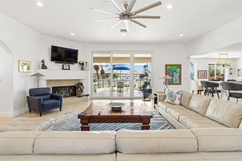 Casa en venta en Tierra Verde, Florida, 5 dormitorios, 430.69 m2 № 1347177 - foto 9