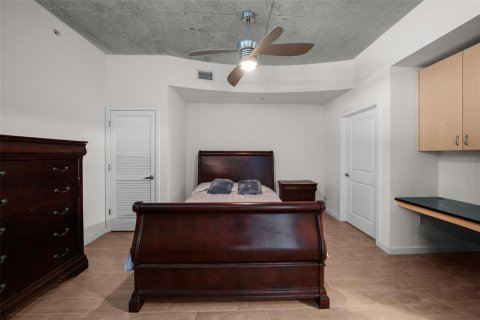 Condo in Tampa, Florida, 1 bedroom  № 1252539 - photo 11