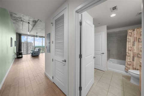 Condo in Tampa, Florida, 1 bedroom  № 1252539 - photo 15