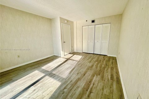 Condo in Sunny Isles Beach, Florida, 3 bedrooms  № 1403157 - photo 21