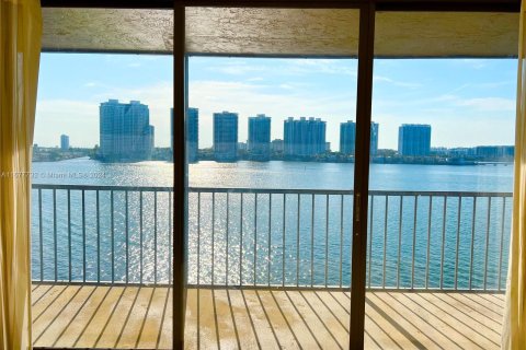 Condo in Sunny Isles Beach, Florida, 3 bedrooms  № 1403157 - photo 27