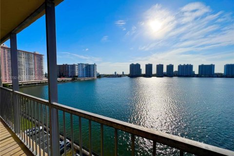 Condo in Sunny Isles Beach, Florida, 3 bedrooms  № 1403157 - photo 2