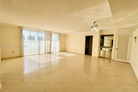 Condo in Sunny Isles Beach, Florida, 3 bedrooms  № 1403157 - photo 29