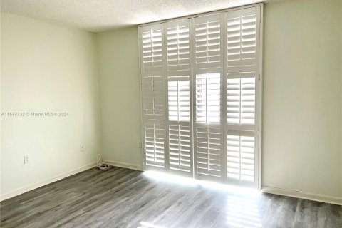 Condo in Sunny Isles Beach, Florida, 3 bedrooms  № 1403157 - photo 16