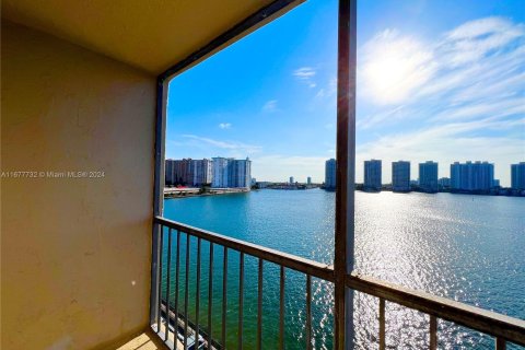 Condo in Sunny Isles Beach, Florida, 3 bedrooms  № 1403157 - photo 1