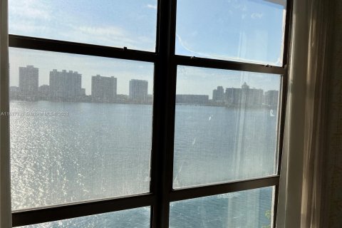 Condo in Sunny Isles Beach, Florida, 3 bedrooms  № 1403157 - photo 11