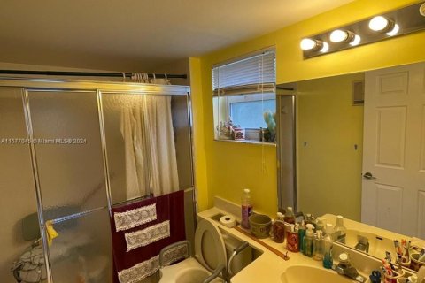 Condo in Sunrise, Florida, 2 bedrooms  № 1403067 - photo 10