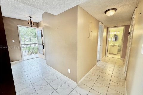 Condo in Tamarac, Florida, 2 bedrooms  № 1403068 - photo 14