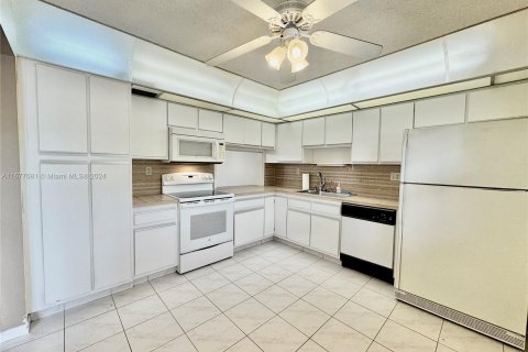 Condo in Tamarac, Florida, 2 bedrooms  № 1403068 - photo 5