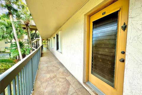 Condo in Tamarac, Florida, 2 bedrooms  № 1403068 - photo 28