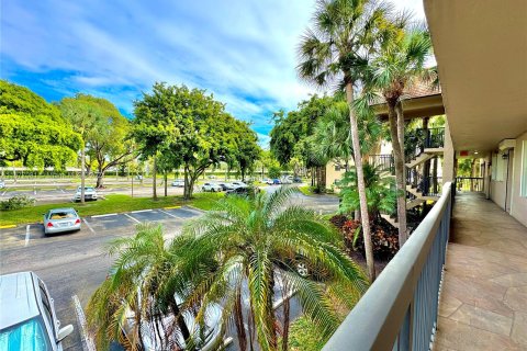 Condo in Tamarac, Florida, 2 bedrooms  № 1403068 - photo 29