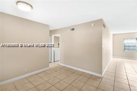 Condominio en venta en Plantation, Florida, 1 dormitorio № 887788 - foto 3