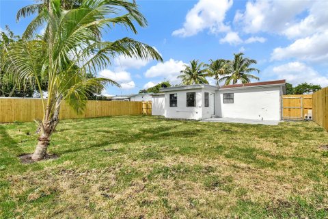 House in Fort Lauderdale, Florida 3 bedrooms, 155.98 sq.m. № 1175008 - photo 8