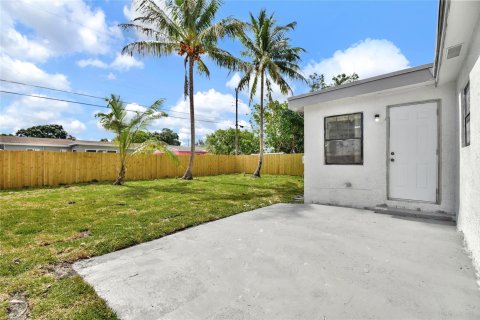 House in Fort Lauderdale, Florida 3 bedrooms, 155.98 sq.m. № 1175008 - photo 6