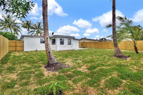 House in Fort Lauderdale, Florida 3 bedrooms, 155.98 sq.m. № 1175008 - photo 5