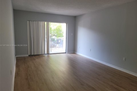 Condo in North Miami, Florida, 1 bedroom  № 1391899 - photo 2