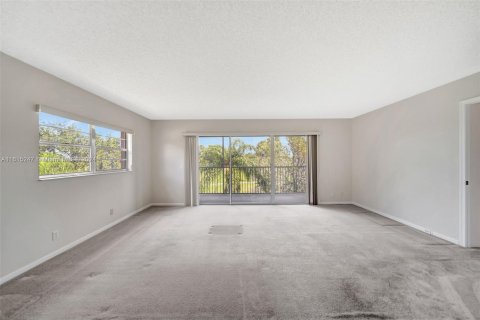 Condo in Pembroke Pines, Florida, 2 bedrooms  № 1236899 - photo 12