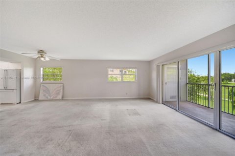 Condo in Pembroke Pines, Florida, 2 bedrooms  № 1236899 - photo 22