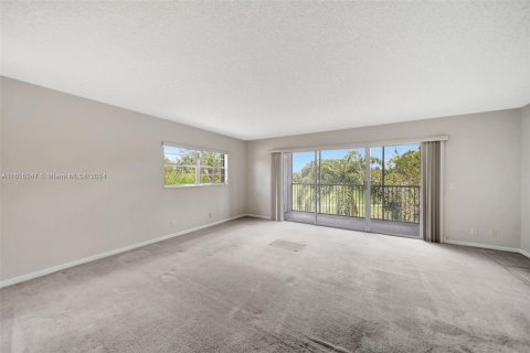 Condo in Pembroke Pines, Florida, 2 bedrooms  № 1236899 - photo 11