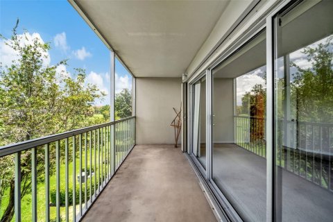 Condo in Pembroke Pines, Florida, 2 bedrooms  № 1236899 - photo 29