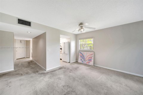 Condo in Pembroke Pines, Florida, 2 bedrooms  № 1236899 - photo 10