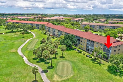 Condo in Pembroke Pines, Florida, 2 bedrooms  № 1236899 - photo 3