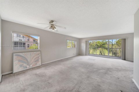 Condo in Pembroke Pines, Florida, 2 bedrooms  № 1236899 - photo 9