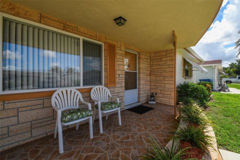 House in Holiday, Florida 2 bedrooms, 104.79 sq.m. № 1257886 - photo 6