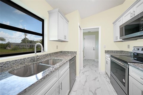 Villa ou maison à vendre à Punta Gorda, Floride: 2 chambres, 96.99 m2 № 1245158 - photo 4