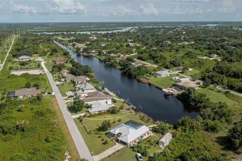 House in Punta Gorda, Florida 4 bedrooms, 215.72 sq.m. № 1307270 - photo 5