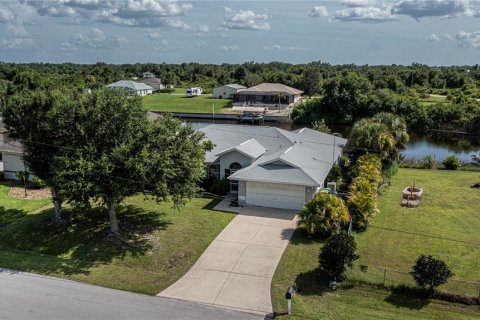 Villa ou maison à vendre à Punta Gorda, Floride: 4 chambres, 215.72 m2 № 1307270 - photo 6