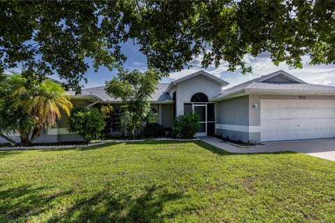 Villa ou maison à vendre à Punta Gorda, Floride: 4 chambres, 215.72 m2 № 1307270 - photo 1