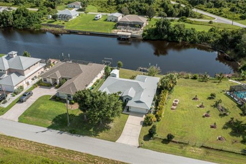 Villa ou maison à vendre à Punta Gorda, Floride: 4 chambres, 215.72 m2 № 1307270 - photo 8