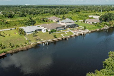 Villa ou maison à vendre à Punta Gorda, Floride: 4 chambres, 215.72 m2 № 1307270 - photo 2