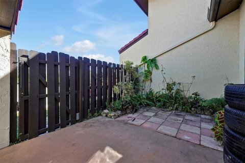 Townhouse in Kissimmee, Florida 2 bedrooms, 96.43 sq.m. № 999881 - photo 20