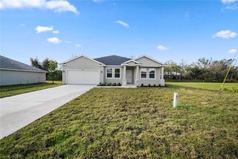 House in Punta Gorda, Florida 4 bedrooms, 178.74 sq.m. № 990740 - photo 2